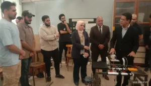 رئيس جامعة بنها يتفقد عدد من المشاريع الطلابية بكلية الهندسة ببنها
