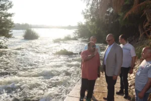 محافظ القليوبية يلتقي بسائحين أجانب خلال جولته بالقناطر الخيرية - صور