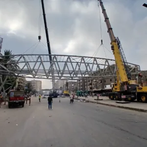 الانتهاء من تركيب كوبري المشاة الجديد بمحور العصار بشبرا الخيمة