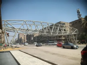 الانتهاء من تركيب كوبري المشاة الجديد بمحور العصار بشبرا الخيمة