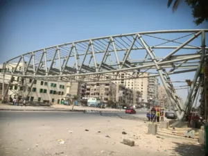الانتهاء من تركيب كوبري المشاة الجديد بمحور العصار بشبرا الخيمة