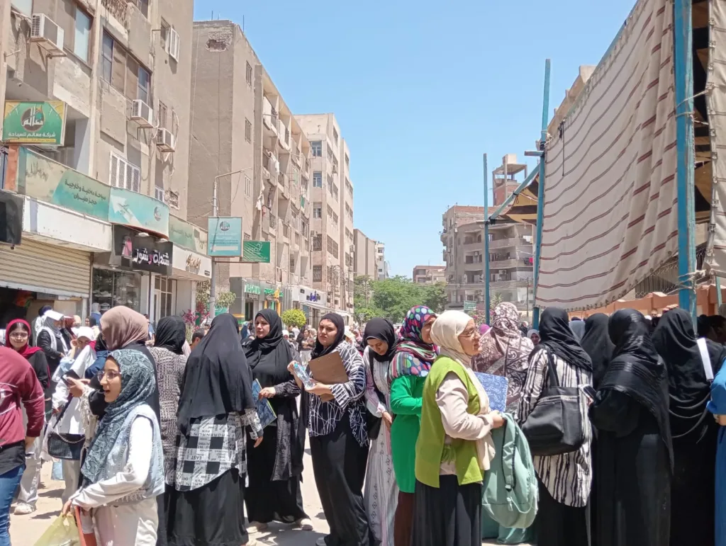 طلاب الثانوية العامة بالقليوبية: امتحان الرياضيات البحتة سهل طلاب الثانوية العامة بالقليوبية: امتحان الرياضيات البحتة سهل
