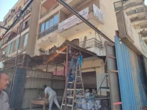 رفع جميع وصلات الكهرباء العشوائية لسرقة الكهرباء بشبرا الخيمة - صور