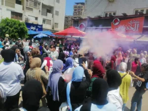 شماريخ وبلالين.. أبرز مظاهر احتفال طلاب الثانوية العامة بالقليوبية بختام الماراثون - صور