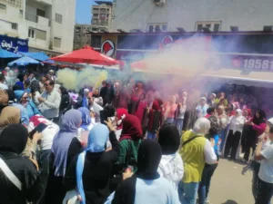 شماريخ وبلالين.. أبرز مظاهر احتفال طلاب الثانوية العامة بالقليوبية بختام الماراثون - صور