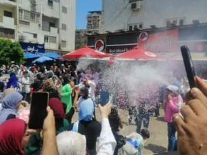 شماريخ وبلالين.. أبرز مظاهر احتفال طلاب الثانوية العامة بالقليوبية بختام الماراثون - صور