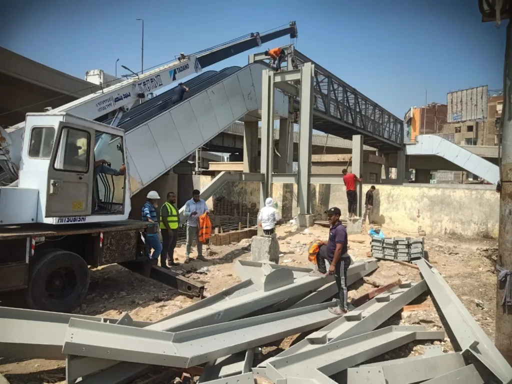 محافظ القليوبية يتابع أعمال تطوير كوبري مشاة وابور الثلج بمدينة بنها محافظ القليوبية يتابع أعمال تطوير كوبري مشاة وابور الثلج بمدينة بنها