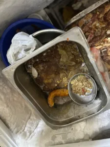 ضبط 125 كجم أغذية فاسدة في العبور وتوصية بغلق 3 منشآت غذائية بالقليوبية