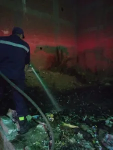 السيطرة على حريق في مخلفات بقطعة أرض ببنها