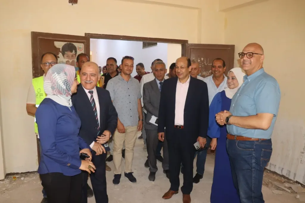 محافظ القليوبية يتفقد المبنى الإداري بالقناطر الخيرية تمهيدًا لتحويله إلى عيادات تأمين صحي محافظ القليوبية يتفقد المبنى الإداري بالقناطر الخيرية تمهيدًا لتحويله إلى عيادات تأمين صحي