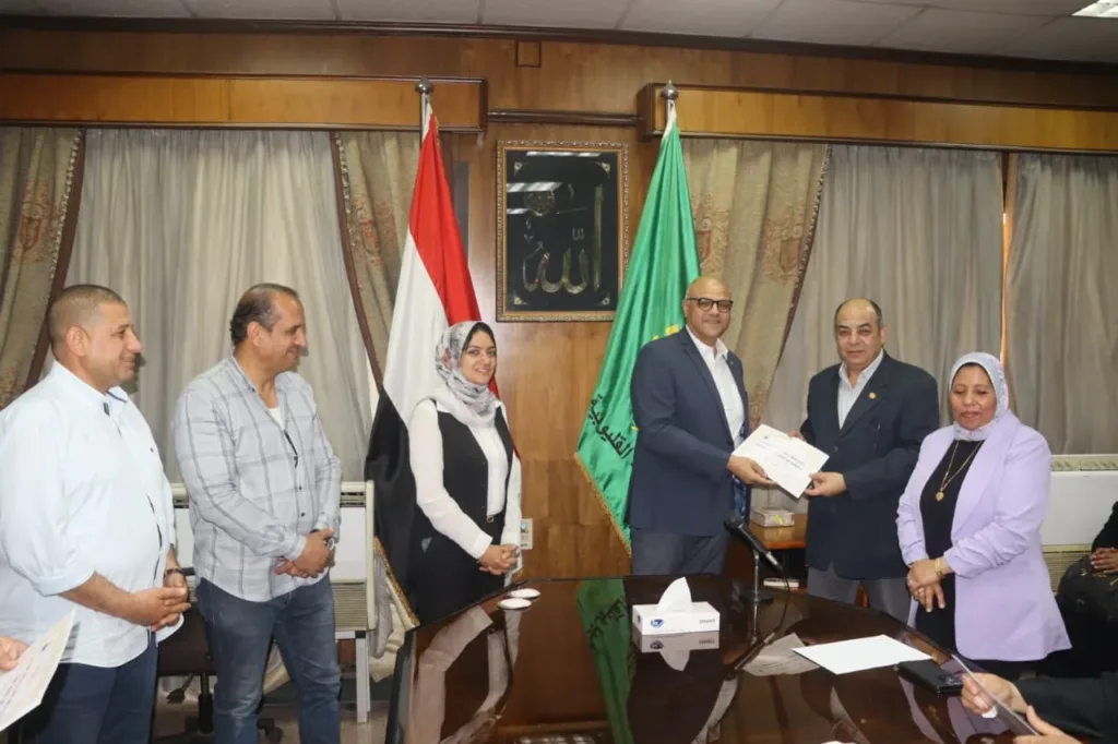 محافظ القليوبية يكرم المشرفين ومديري ادارات التضامن الاجتماعي لجهودهم في تنظيم موسم الحج 