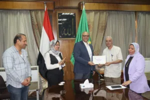 محافظ القليوبية يكرم المشرفين ومديري ادارات التضامن الاجتماعي لجهودهم في تنظيم موسم الحج