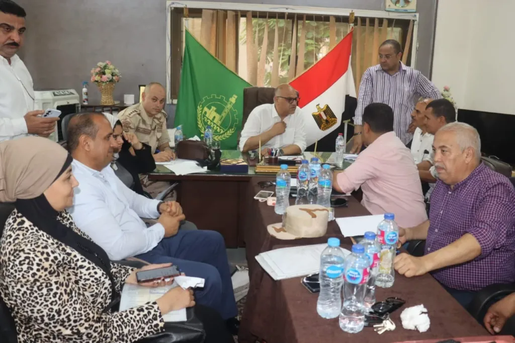 محافظ القليوبية يعقد اللقاء الجماهيري الأسبوعي للاستماع إلى مشكلات المواطنين محافظ القليوبية يعقد اللقاء الجماهيري الأسبوعي للاستماع إلى مشكلات المواطنين