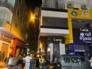 السيطرة على حريق مطعم بقليوب.. وتعاون الأجهزة يحد من الخسائر - صور