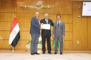 محافظ القليوبية يكرم 44 طالبا من أوائل الشهادات العامة والأزهرية والفنية - صور