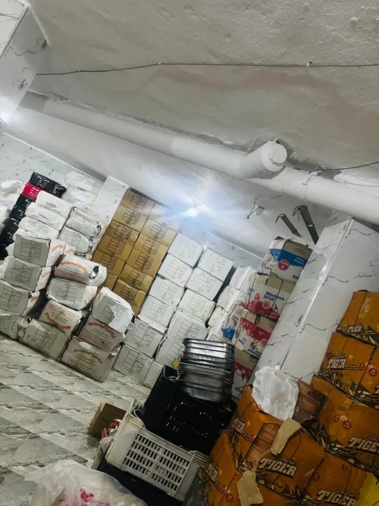 ضبط أغذية فاسدة داخل محل كشري شهير ببنها - صور
