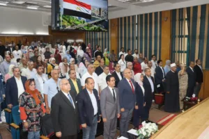 محافظ القليوبية يكرم 44 طالبا من أوائل الشهادات العامة والأزهرية والفنية - صور