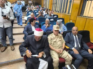 محافظ القليوبية يكرم 44 طالبا من أوائل الشهادات العامة والأزهرية والفنية - صور