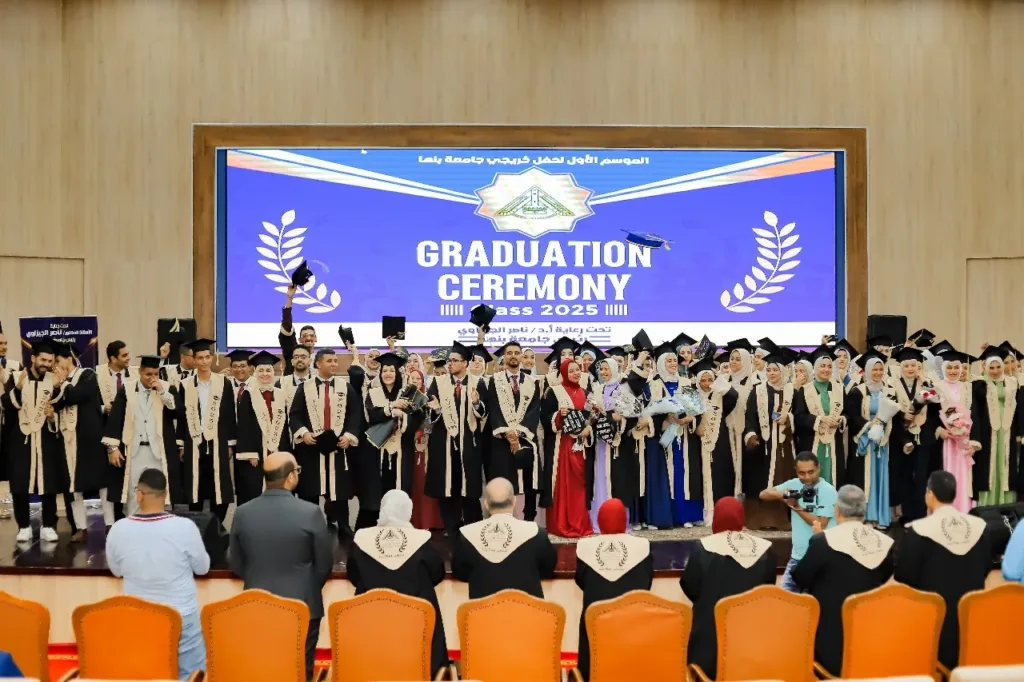 نائب رئيس جامعة بنها للدراسات العليا تشهد حفل تخريج دفعة جديدة من طلاب كلية الطب البيطري نائب رئيس جامعة بنها للدراسات العليا تشهد حفل تخريج دفعة جديدة من طلاب كلية الطب البيطري