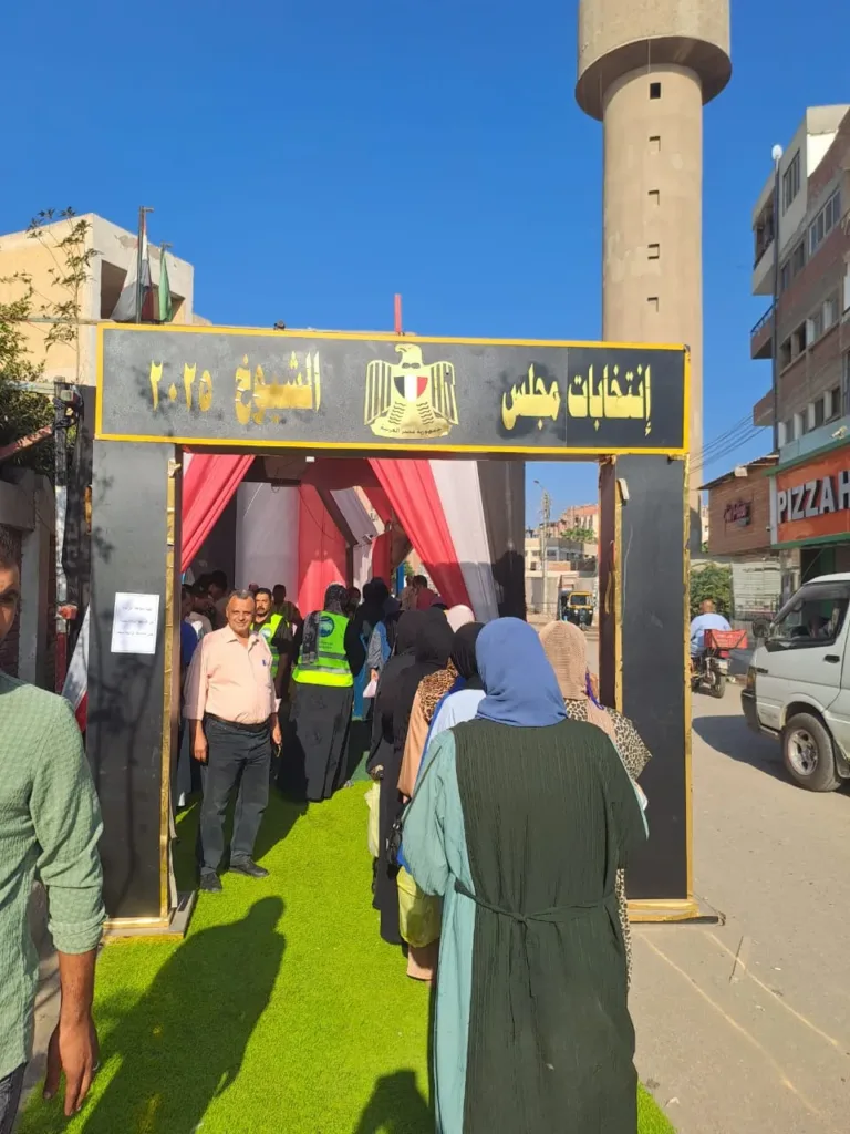 إقبال على لجان انتخابات الشيوخ بكفر شكر إقبال على لجان انتخابات الشيوخ بكفر شكر