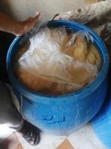 بيطري القليوبية يضبط 3.7 طن دهون وممبار فاسد ومجهول المصدر