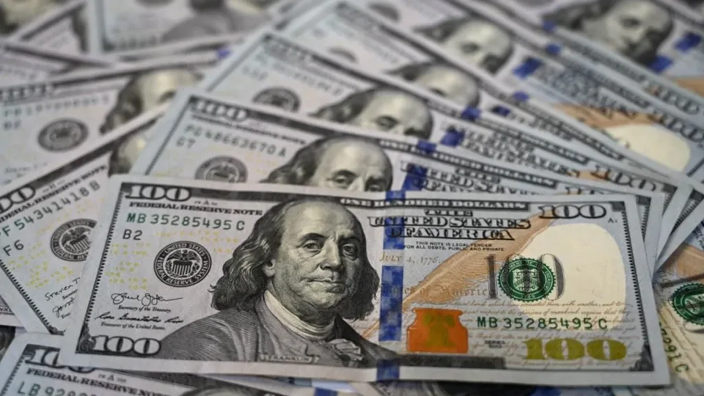 الدولار يهبط أمام الجنيه في البنوك المصرية خلال تعاملات اليوم الدولار يهبط أمام الجنيه في البنوك المصرية خلال تعاملات اليوم