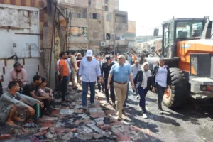 محافظ القليوبية يقود حملة لإزالة الأكشاك الغير مرخصة بمحيط حريق مترو شبرا الخيمة