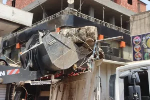 إزالة مبنيين متضررين من حريق شبرا الخيمة - صور