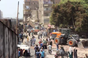 إزالة مبنيين متضررين من حريق شبرا الخيمة - صور