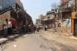 إزالة مبنيين متضررين من حريق شبرا الخيمة - صور