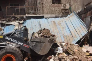 إزالة مبنيين متضررين من حريق شبرا الخيمة - صور