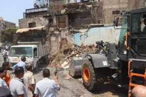 إزالة مبنيين متضررين من حريق شبرا الخيمة - صور