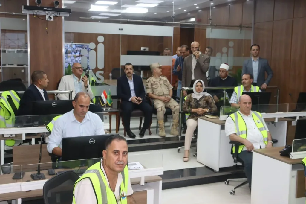 محافظ القليوبية يتابع سير العملية الانتخابية من غرفة الشبكة الوطنية