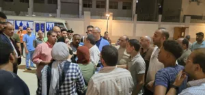 محافظ القليوبية ينتقل لموقع حريق بمخزن بلاستيك بالقناطر الخيرية