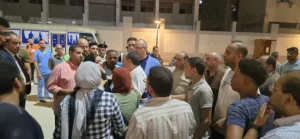 محافظ القليوبية ينتقل لموقع حريق بمخزن بلاستيك بالقناطر الخيرية