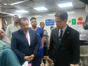 رئيس جامعة بنها يتفقد مستشفى بنها الجامعي للاطمئنان على الخدمة الطبية المقدمة للمرضى
