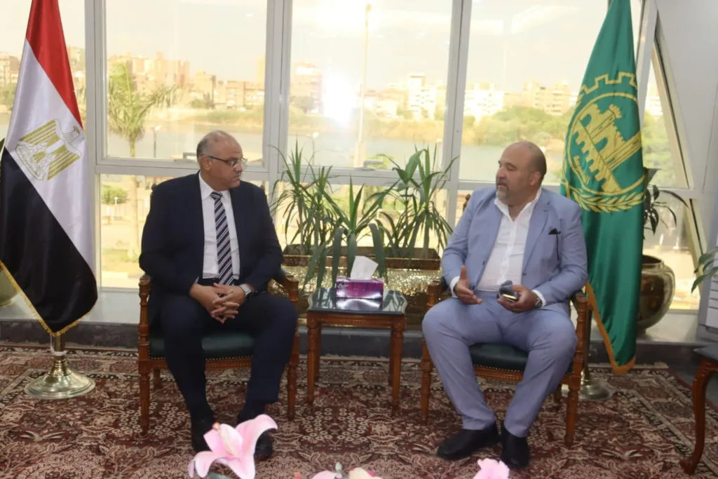 محافظ القليوبية: صحة المواطن أولوية.. ورعاية مجانية لمصاب حريق الشدية