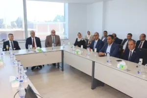 وزير العمل والمحافظ يزوران مركز "العربي" للبحوث والتطوير ببنها