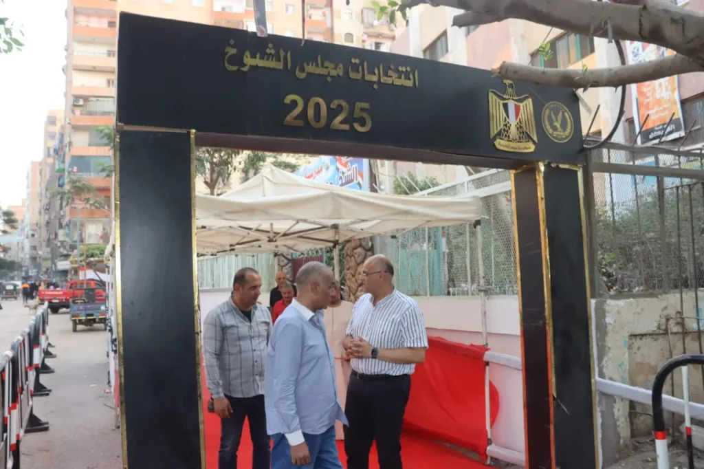 محافظ القليوبية يتفقد لجان أحياء غرب وشرق شبرا الخيمة ومدينة قليوب استعدادًا لانتخابات مجلس الشيوخ محافظ القليوبية يتفقد لجان أحياء غرب وشرق شبرا الخيمة ومدينة قليوب استعدادًا لانتخابات مجلس الشيوخ