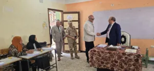 محافظ القليوبية يتابع سير انتخابات مجلس الشيوخ في يومها الأول - صور