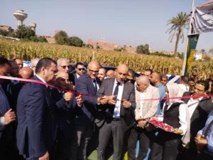 وزير التعليم ومحافظ القليوبية يفتتحان مدرستين جديدتين بكوم الأطرون - صور