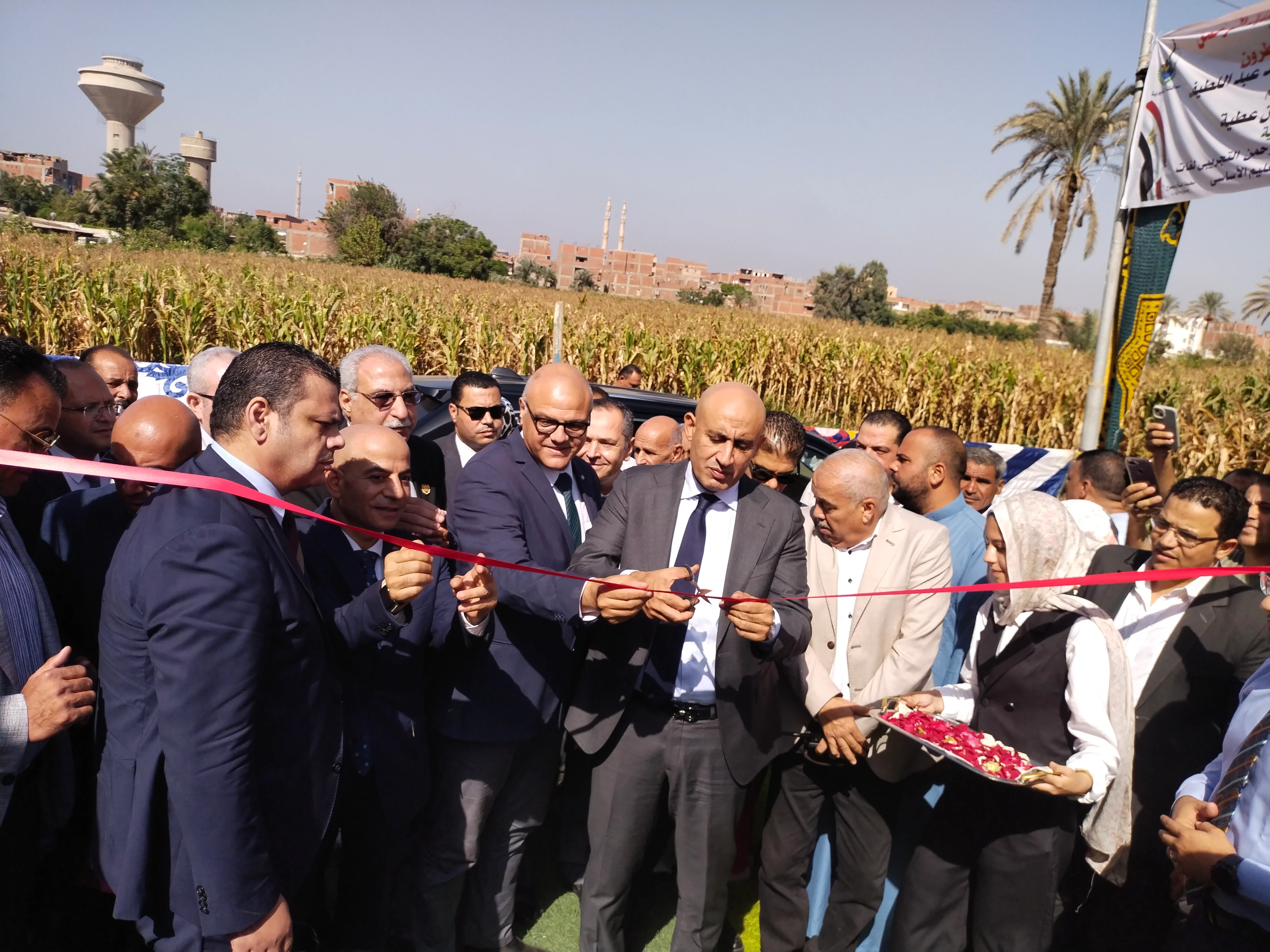 وزير التعليم ومحافظ القليوبية يفتتحان مدرستين جديدتين بكوم الأطرون - صور