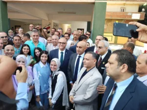 وزير التعليم ومحافظ القليوبية يفتتحان مدرستين جديدتين بكوم الأطرون - صور