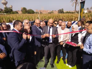 وزير التعليم ومحافظ القليوبية يفتتحان مدرستين جديدتين بكوم الأطرون - صور