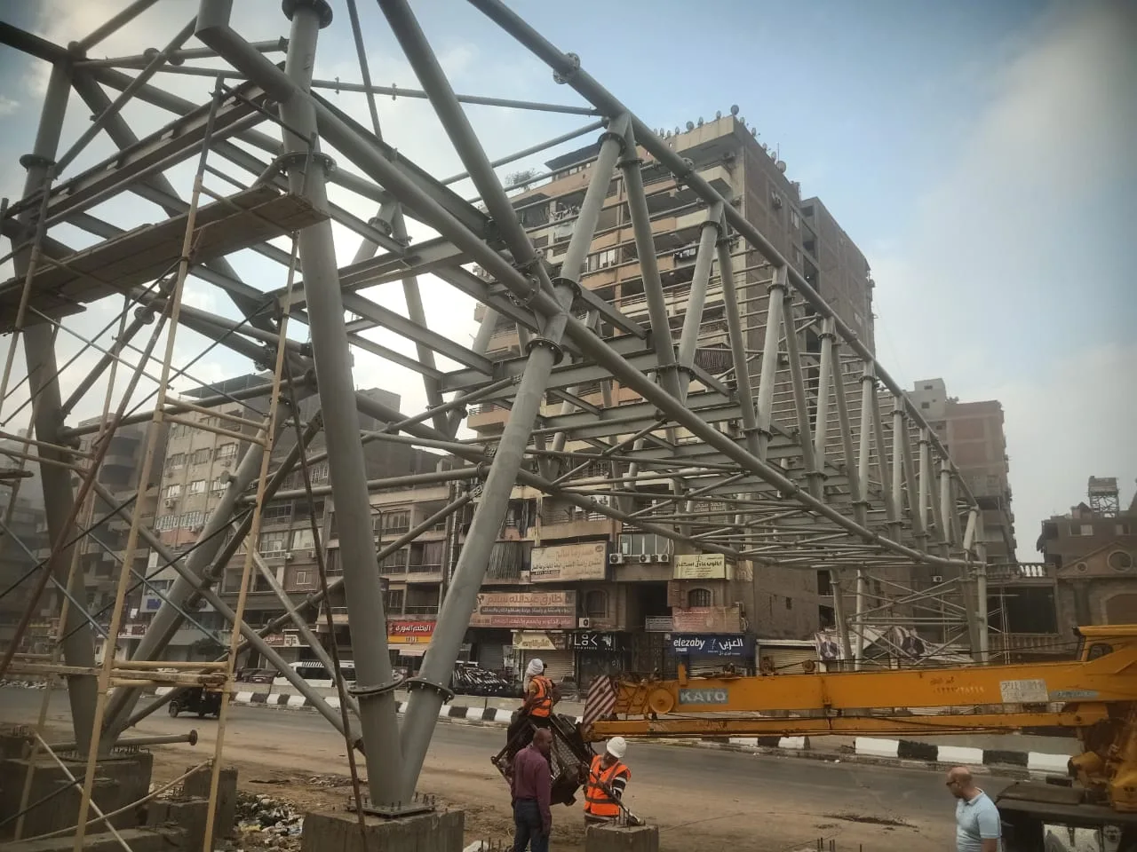 كوبري مشاة جديد بمحور العصار في القليوبية لخدمة الطلاب وتعزيز السلامة المرورية كوبري مشاة جديد بمحور العصار في القليوبية لخدمة الطلاب وتعزيز السلامة المرورية