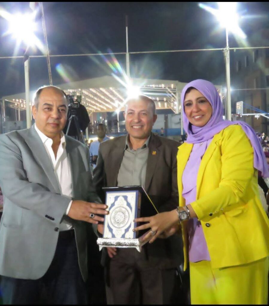اجتياز مديرة قسم اللغات بمدارس الشبان برنامج إعداد الكوادر القيادية النسائية