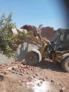 إزالة مقابر مخالفة على أرض زراعية بقرية سندنهور ببنها ضمن حملات مواجهة التعديات بالقليوبية