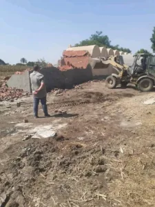 إزالة مقابر مخالفة على أرض زراعية بقرية سندنهور ببنها ضمن حملات مواجهة التعديات بالقليوبية
