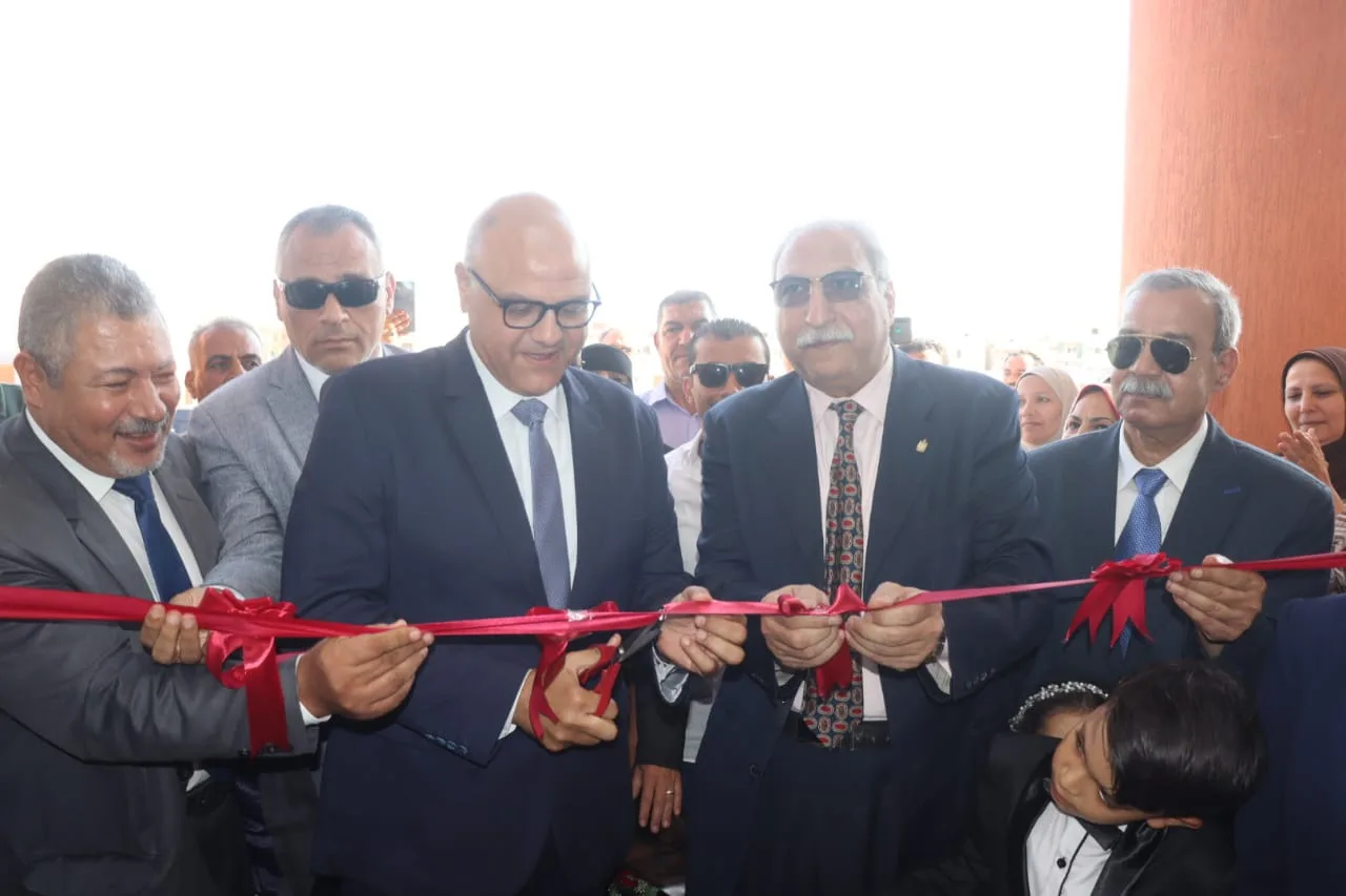 محافظ القليوبية يفتتح صرحًا تعليميًا جديدًا بمدينة العبور محافظ القليوبية يفتتح صرحًا تعليميًا جديدًا بمدينة العبور