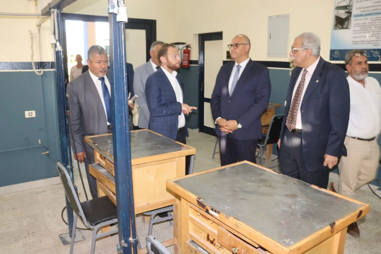 المحافظ أيمن عطية: مدرسة إيجيبت جولد نموذج رائد للتعليم الفني وتأهيل الشباب لسوق العمل العالمي المحافظ أيمن عطية: مدرسة إيجيبت جولد نموذج رائد للتعليم الفني وتأهيل الشباب لسوق العمل العالمي